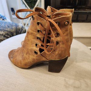 93 Vintage Booties, Tan, size 10